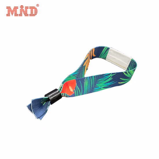 무료 OEM 샘플 맞춤형 로고 스포츠 소맷동 직물에 의하여 길쌈되는 폴리에스테 축제 소맷동